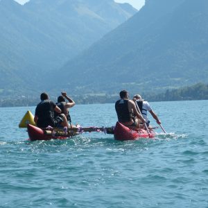 Séminaire insolite à Annecy : Challenge sur le lac et soirée tipis