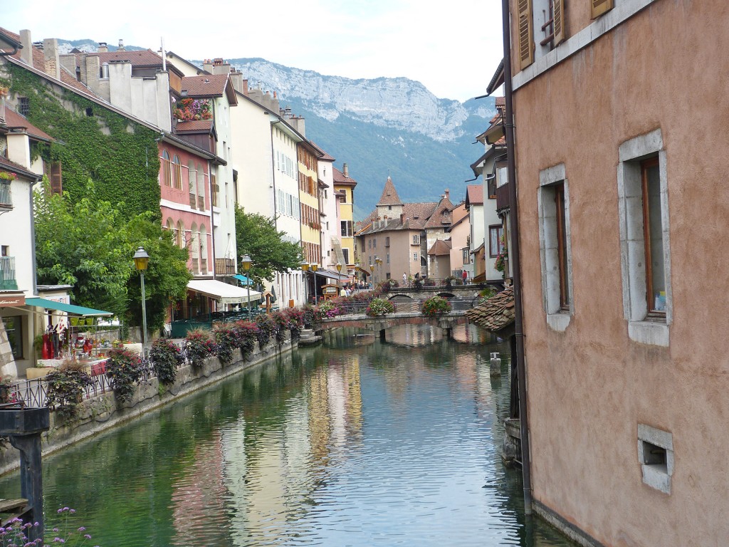 Séminaire insolite à Annecy : Challenge sur le lac et soirée tipis