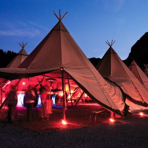 Séminaire insolite à Annecy : Challenge sur le lac et soirée tipis